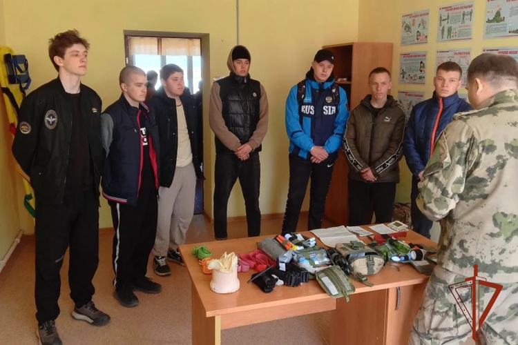 Учащиеся осваивают основы безопасности на полигоне алтайской Росгвардии