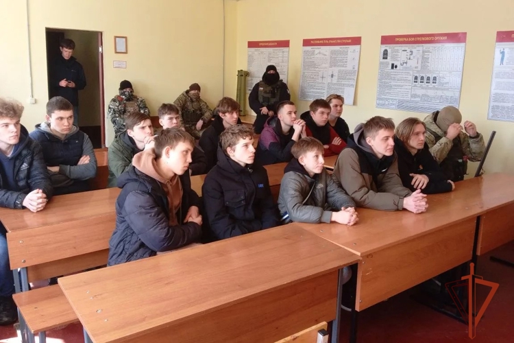 Учащиеся осваивают основы безопасности на полигоне алтайской Росгвардии