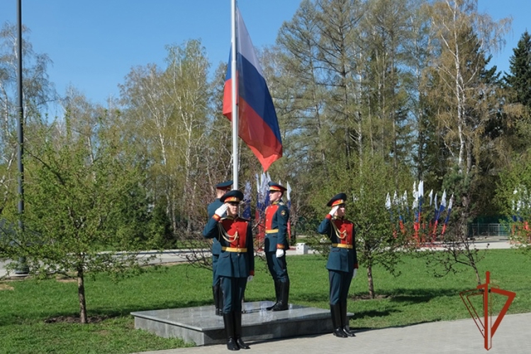 Руководитель алтайской Росгвардии принял участие в торжественных первомайских мероприятиях