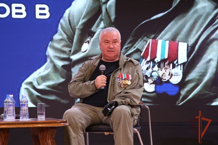 Военкор прочитал лекцию для силовиков Алтайского края