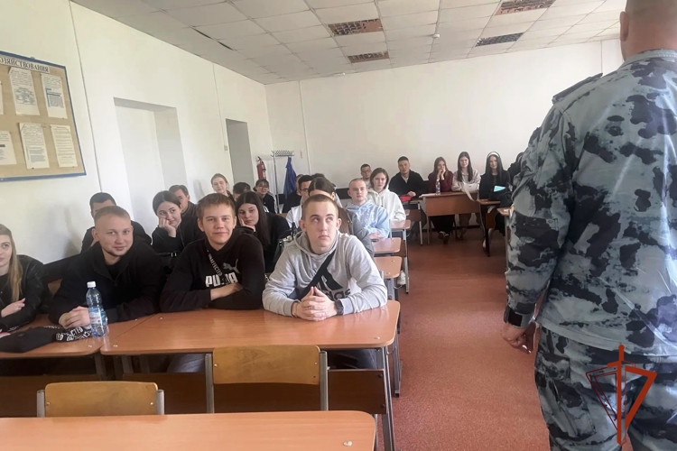 В Алтайском крае росгвардейцы провели Урок мужества