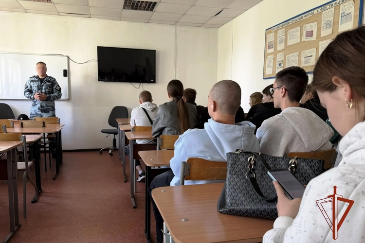 В Алтайском крае росгвардейцы провели Урок мужества