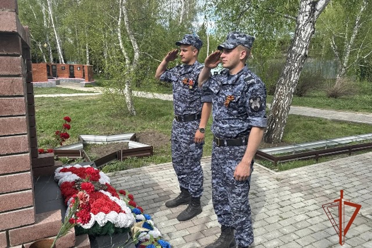 Сотрудники Росгвардии почтили память героев автопробегом 