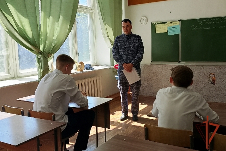 В Алтайском крае сотрудники ЛРР провели Урок мужества