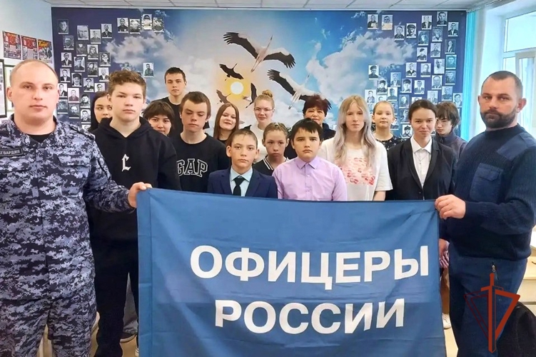Росгвардейцы провели Урок мужества в Пуштулимской школе