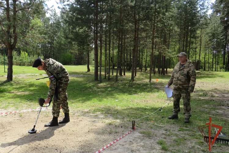 Сотрудники Росгвардии приняли участие в военно‑патриотической игре «Зарница 2.0»