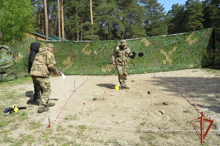 Сотрудники Росгвардии приняли участие в военно‑патриотической игре «Зарница 2.0»