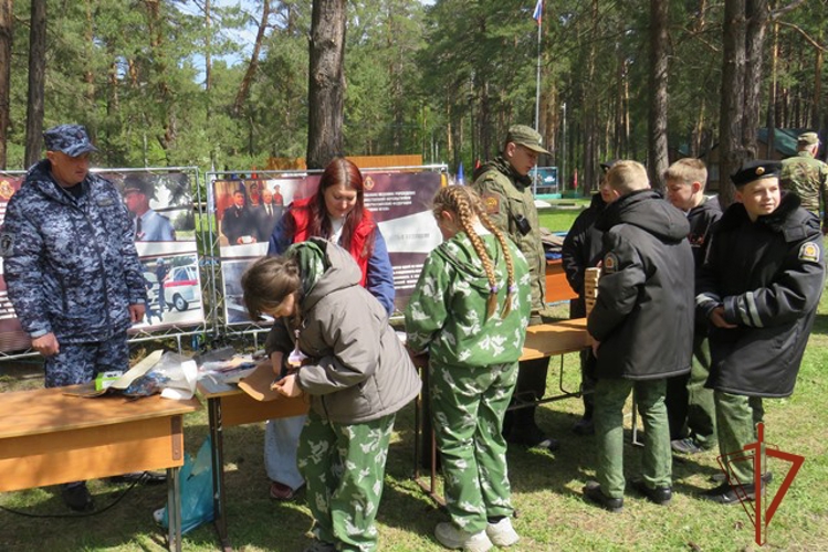 Сотрудники Росгвардии приняли участие в военно‑патриотической игре «Зарница 2.0»