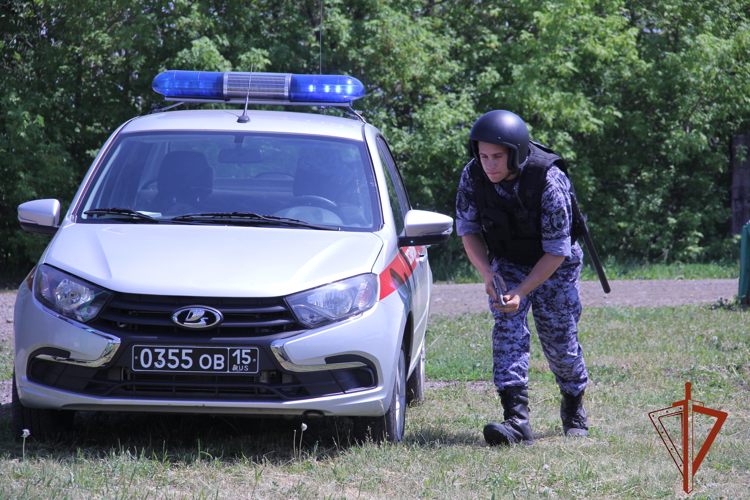 В Бийске росгвардейцы задержали рецидивиста, подозреваемого в серии краж дорогого алкоголя