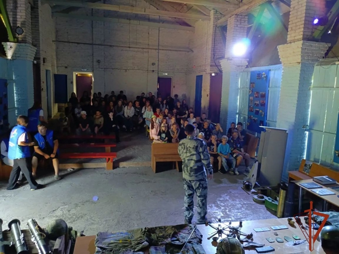 Бойцы ОМОН провели Урок мужества в детском лагере «Звездный»