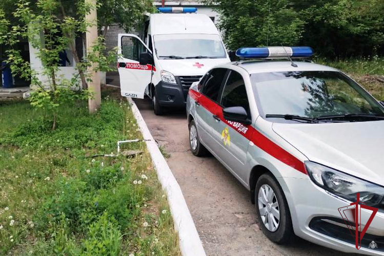 В Рубцовске сотрудники Росгвардии задержали мужчину, угрожавшего врачу скорой помощи