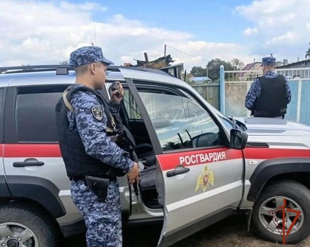 Росгвардейцы в Славгороде спасли женщину с двумя детьми во время пожара