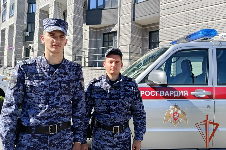 В Алтайском крае сотрудники Росгвардии предотвратили трагедию на городском мосту