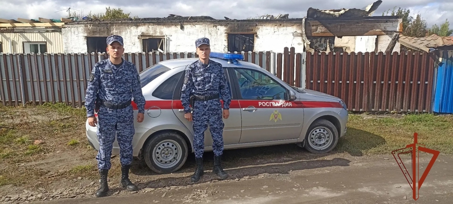 Сотрудники Росгвардии оказали содействие в тушении пожара в Смоленском районе (видео)