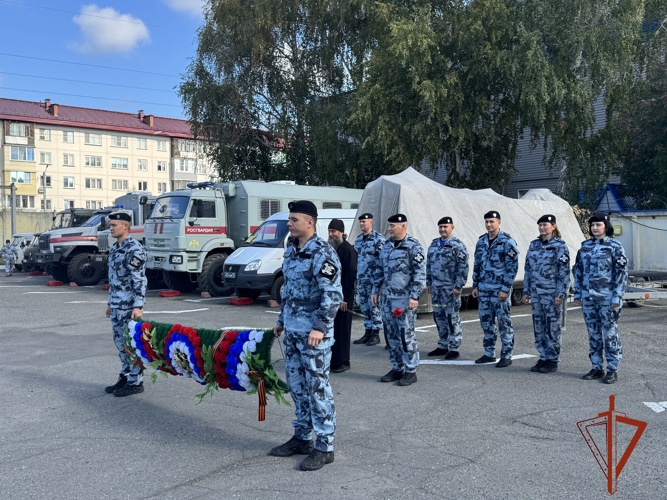 В канун Дня ОМОН сотрудники спецподразделения почтили память погибших коллег