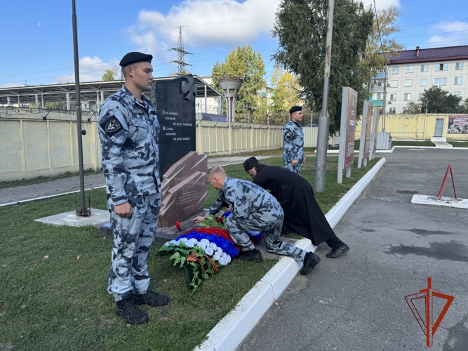 В канун Дня ОМОН сотрудники спецподразделения почтили память погибших коллег